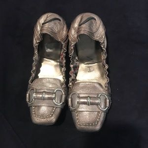 Women’s Unisa pewter leather slip on shoes. 6, EUC